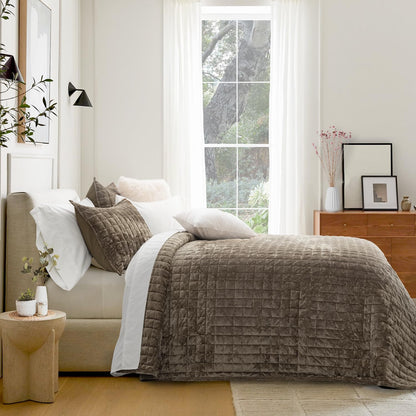 Luxury Velvet Quilt Set with Matching Pillow Shams