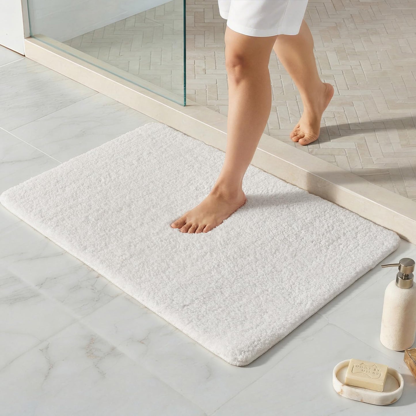 Ultra Soft Absorbent Bath Mat with Rubber Backing