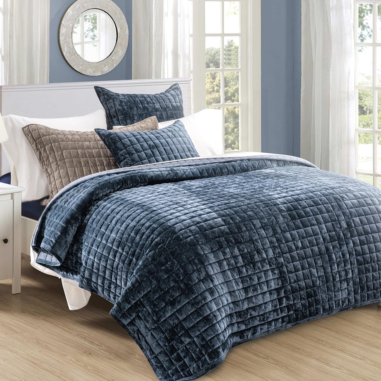 Luxury Velvet Quilt Set with Matching Pillow Shams